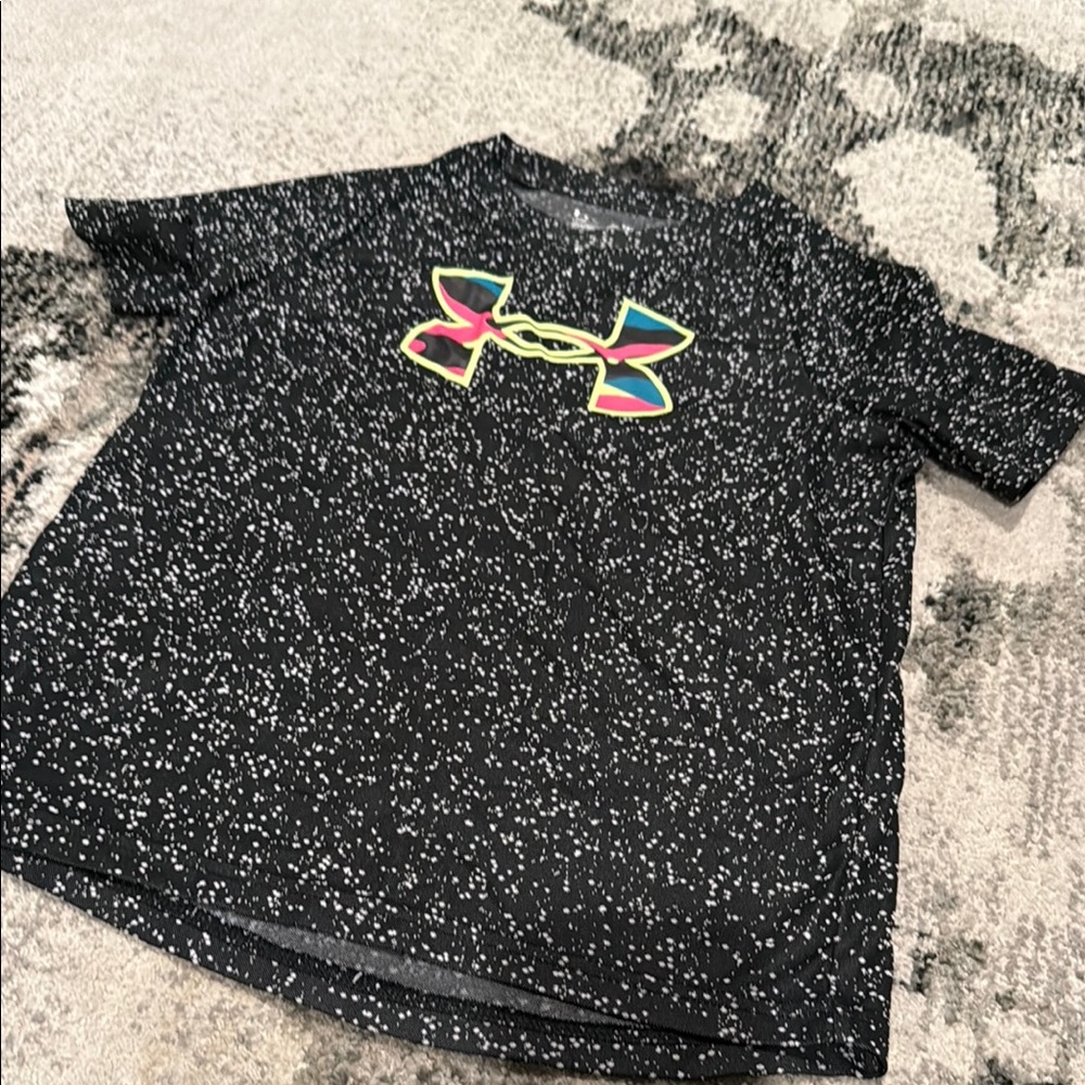 Under Armour Black and White Short Sleeve Tee